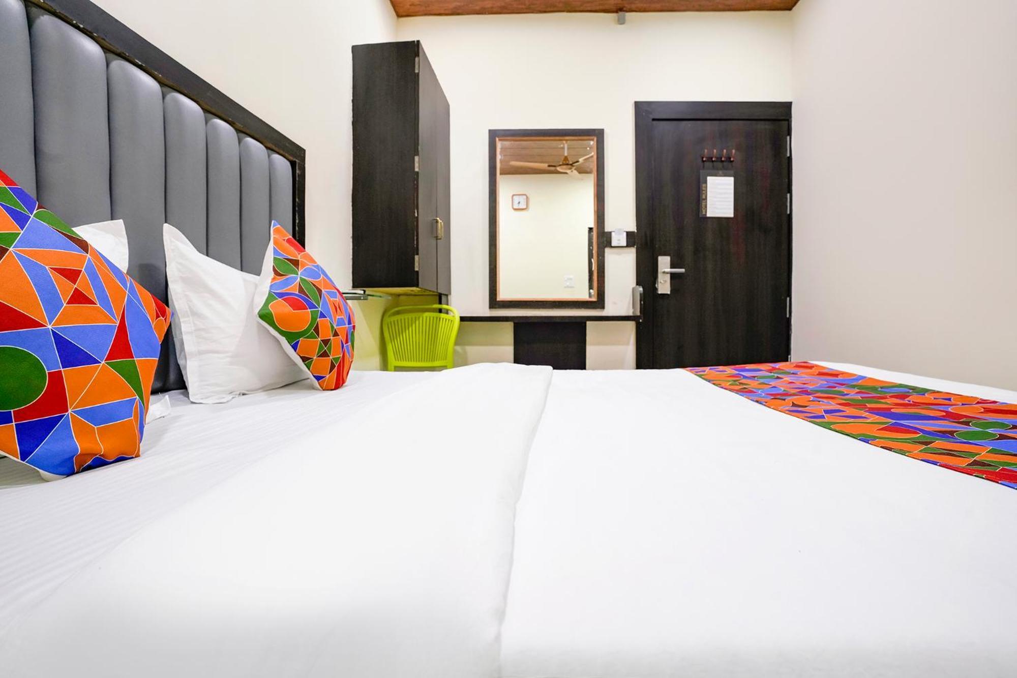 Fabexpress Gulshan Grand - Nr Gateway Of India Mumbai Exteriör bild